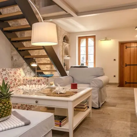 Villa Varda - Latica