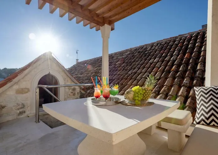 Varda - Latica Hvar Town