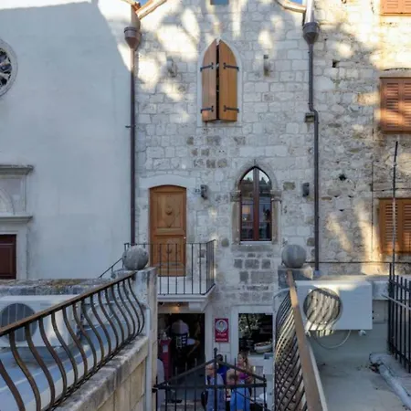 Varda - Latica * Hvar Town